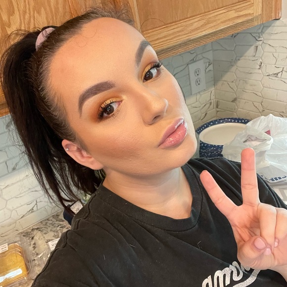 Meet your Posher, Andreea claudia - Picture 2 of 6